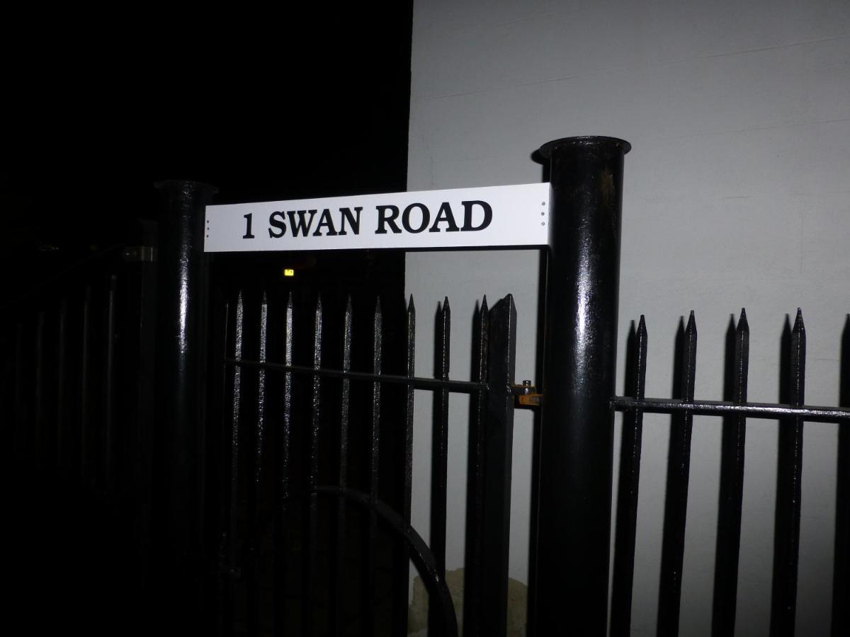 Swan Guest House London - Heathrow Хитроу Экстерьер фото